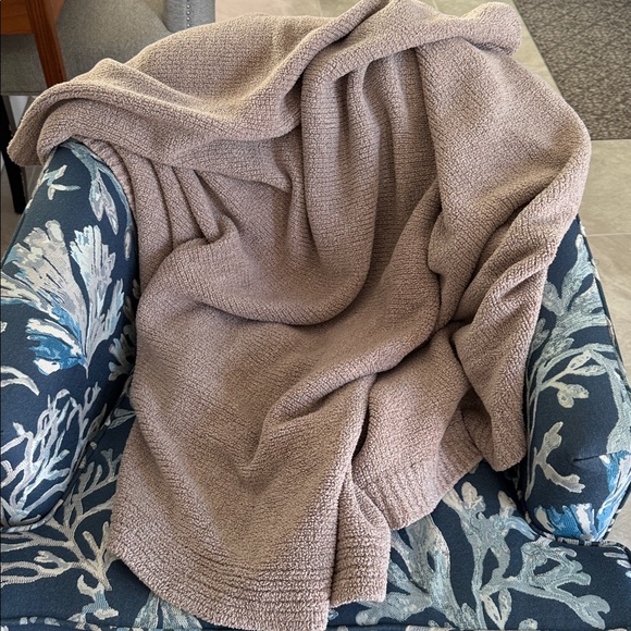 Hotel Collection throw blanket - Picture 3 of 5